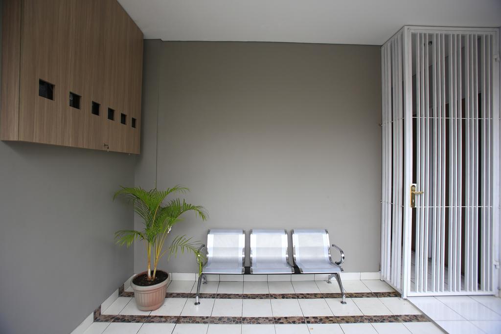 Reddoorz @ Karet Pedurenan 2 Jakarta Exterior photo