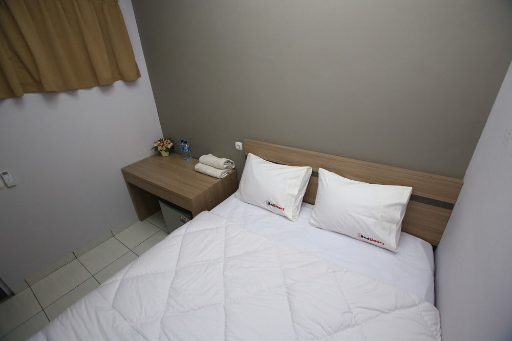 Reddoorz @ Karet Pedurenan 2 Jakarta Exterior photo