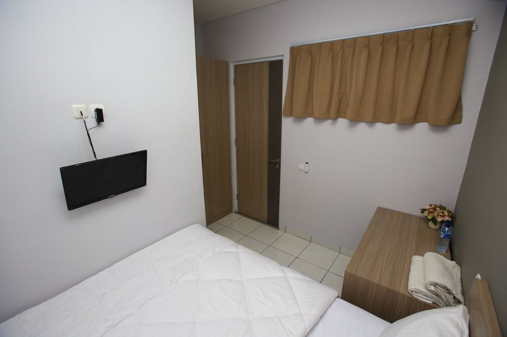 Reddoorz @ Karet Pedurenan 2 Jakarta Exterior photo